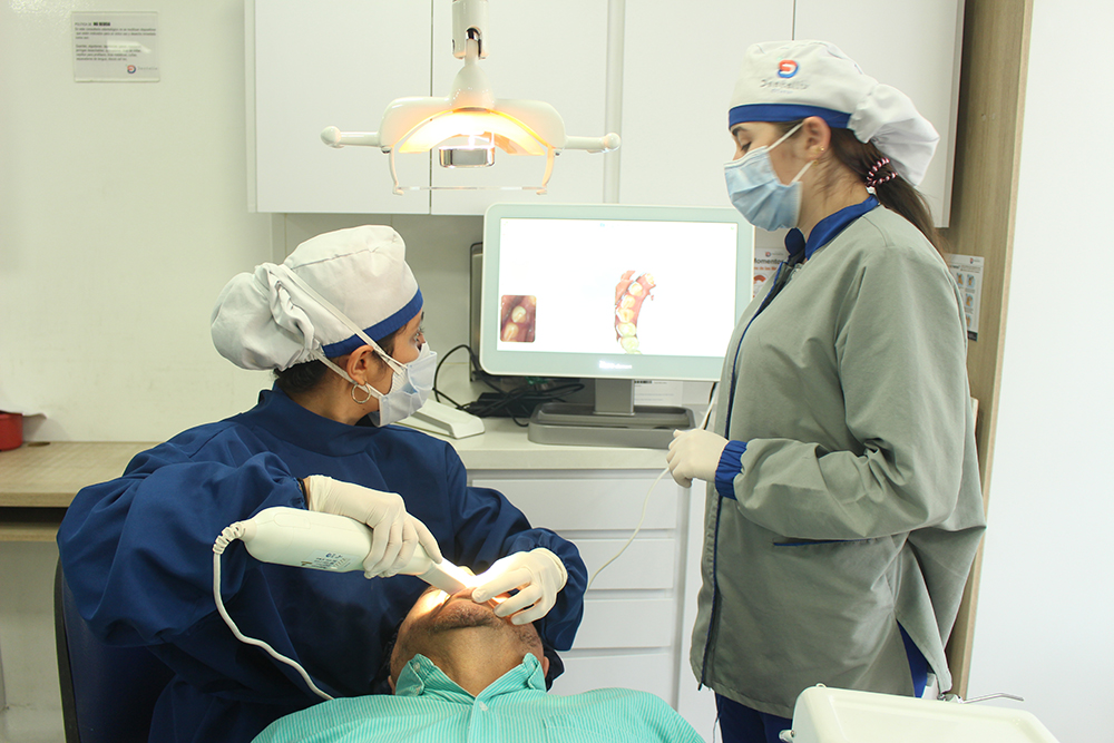 Restauración Dental en Envigado Antioquia Colombia